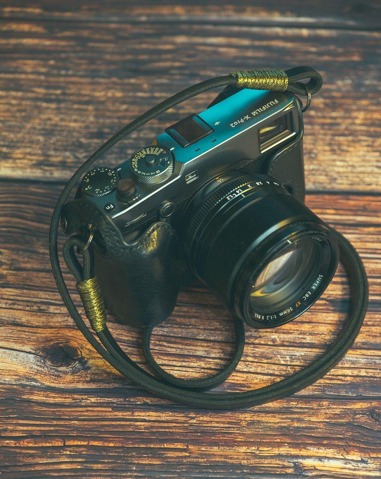Real Pull-Up Waxed Leather Camera Strap - Black 10mm - Image 3